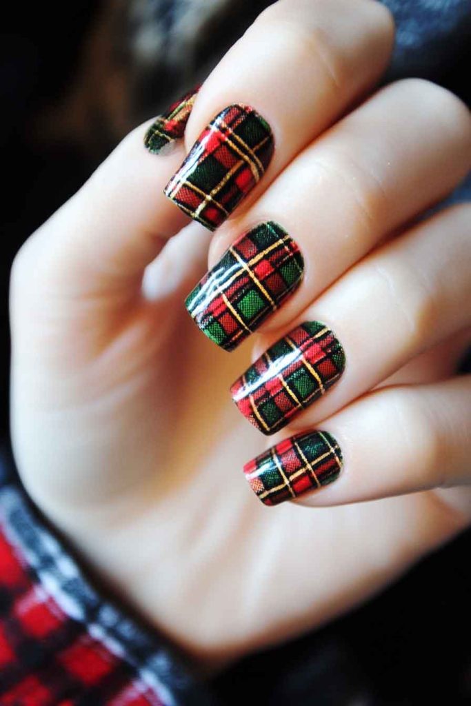 Festive Plaid Pattern in Red and Green