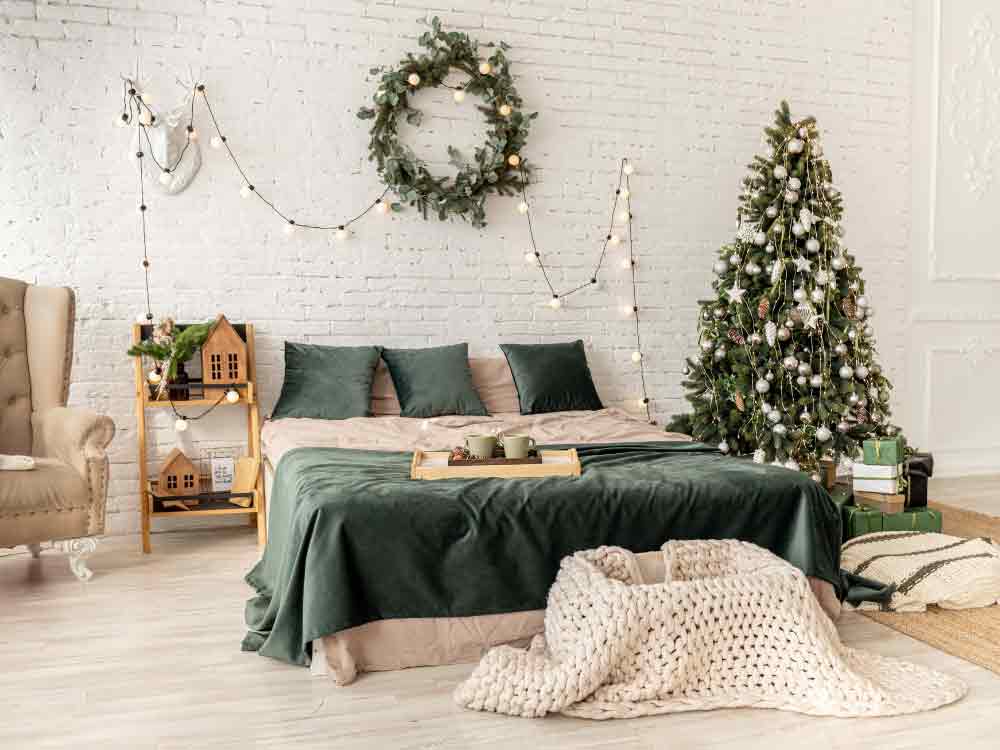 20 Best Christmas Bedroom Wall Decor Ideas