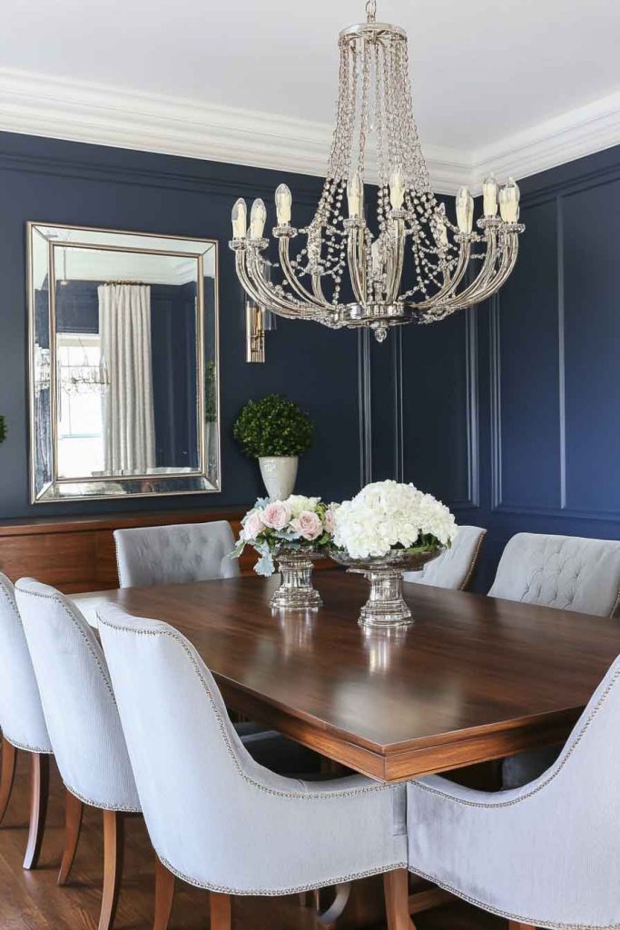 Elegant Dining Room with Statement Chandelier